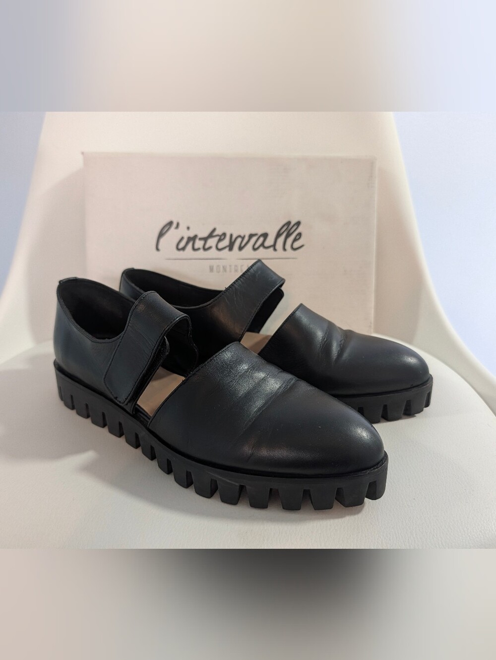 l'intervalle Black Leather Lug-Sole Mary Jane Flats Euro 39 US 8.5